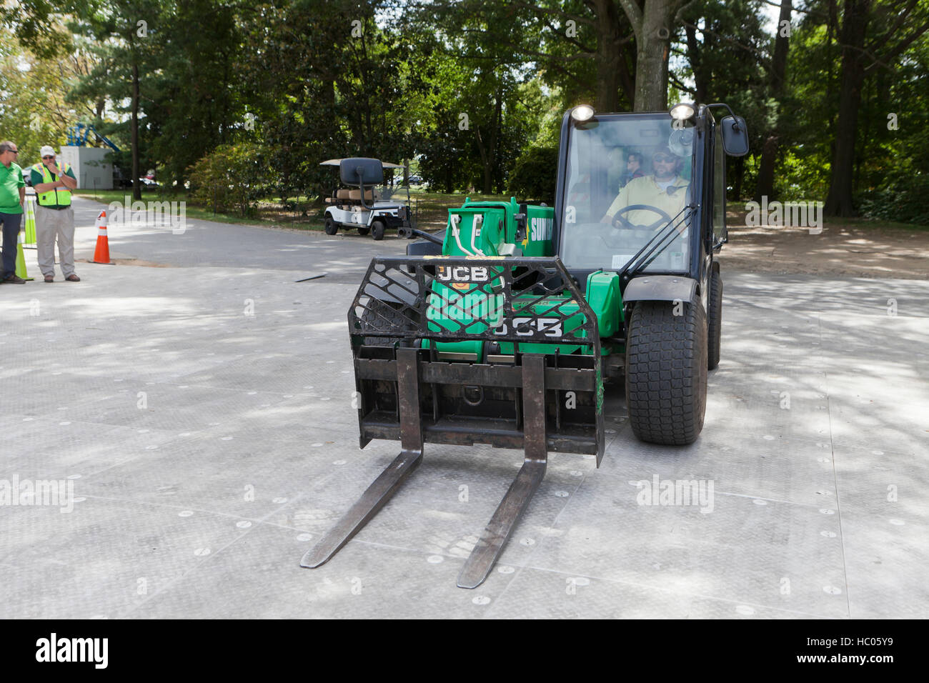 Man operating a JCB 506C Telescopic Reach forklift - USA Stock Photo