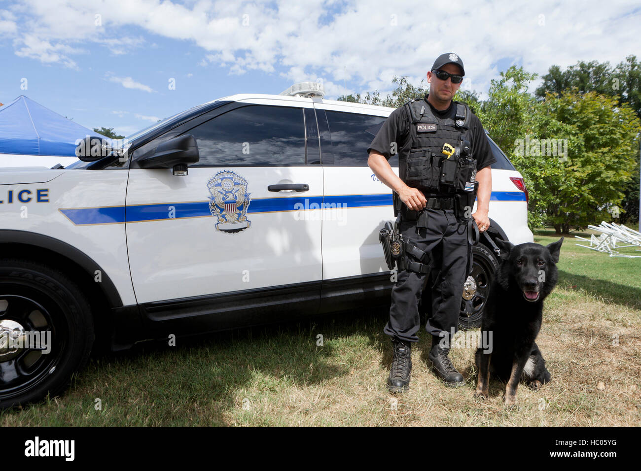 US Park Police K-9 unit officer with police dog partner - Washington, DC USA Stock Photo