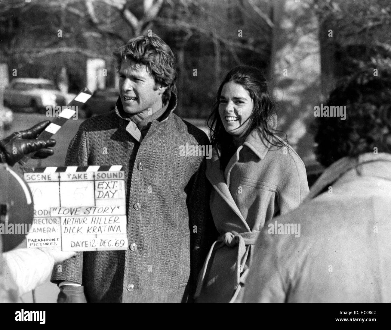 LOVE STORY, Ryan O'Neal, Ali MacGraw on set, 1970 Stock Photo