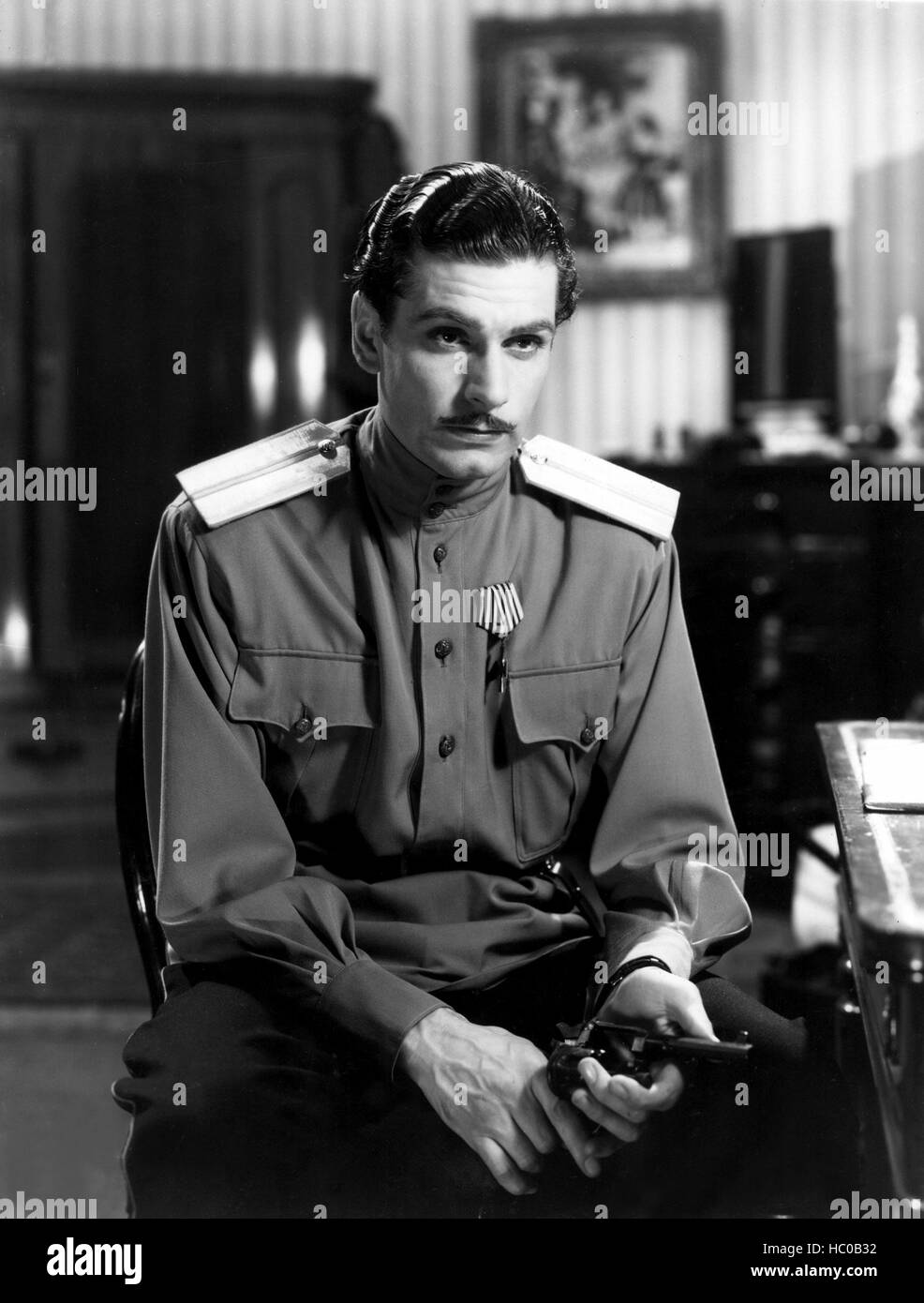 I STAND CONDEMNED, Laurence Olivier, 1935, contemplating suicide Stock