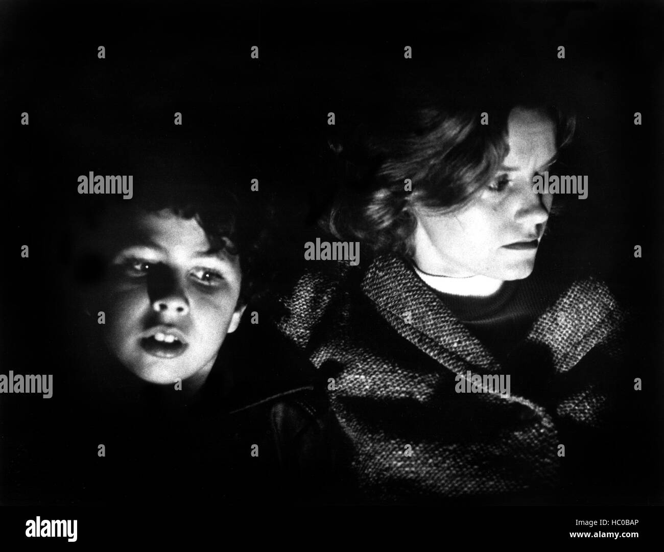 IT'S ALIVE!, Daniel Holzman, Sharon Farrell, 1974 Stock Photo - Alamy