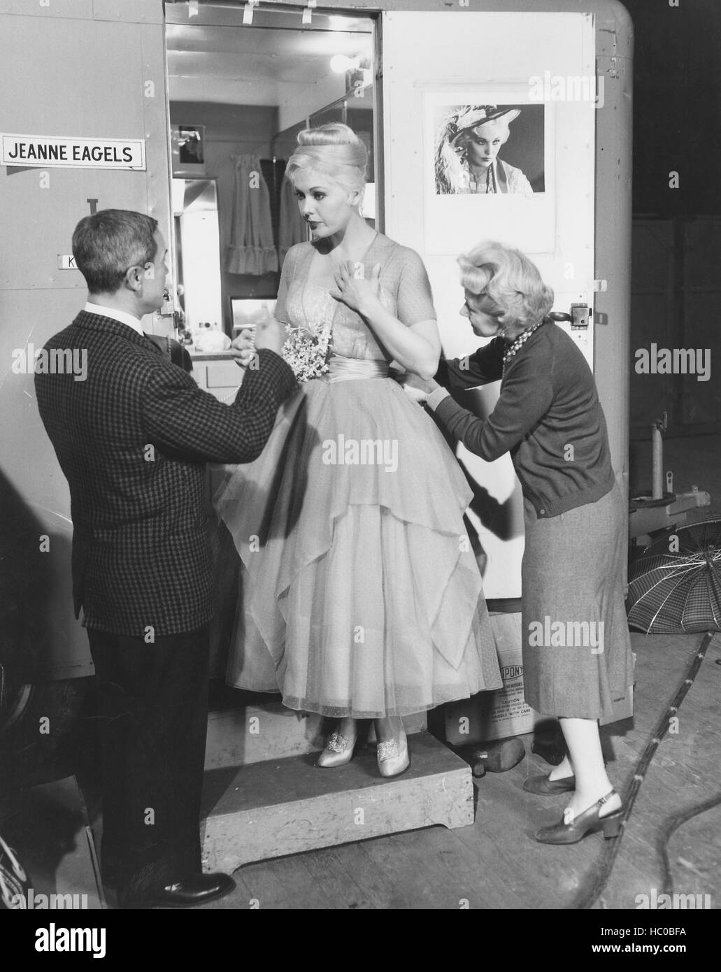 JEANNE EAGELS, chief designer Jean Louis, Kim Novak, assistant designer,  Elizabeth Courtney, checking the costume, 1957 Stock Photo - Alamy