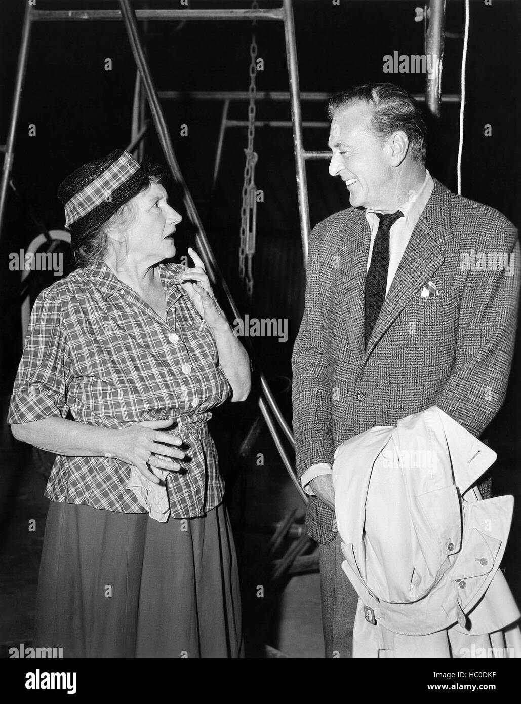 THE KETTLES ON OLD MACDONALD'S FARM, Gary Cooper visits Marjorie Main