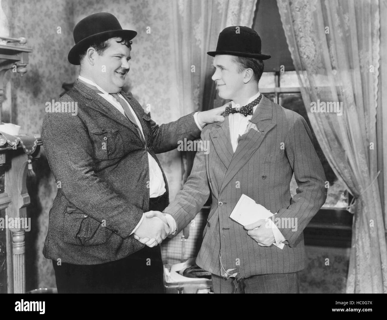 LAUGHING GRAVY, from left Oliver Hardy, Stan Laurel, 1931 Stock Photo