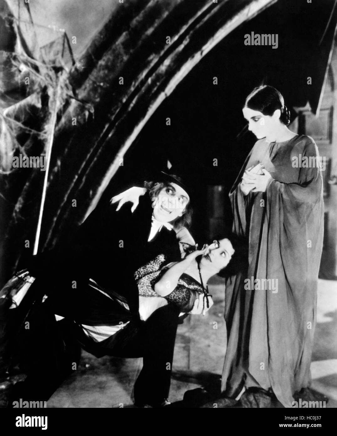 LONDON AFTER MIDNIGHT, from left: Lon Chaney, Marceline Day, Edna ...