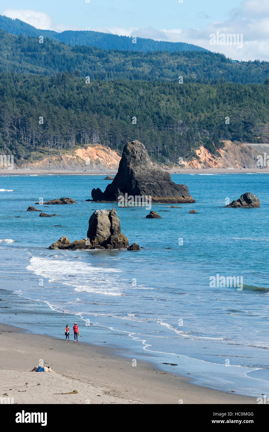 Couple walking on the beach in Port Orford, Oregon Stock Photo Alamy