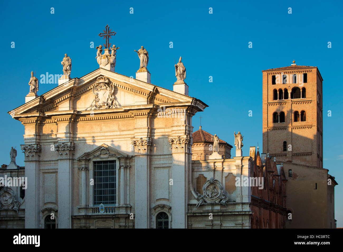 Evening sunlight on Duomo Cathedral of San Pietro, Mantova (Mantua) Lombardy, Italy Stock Photo