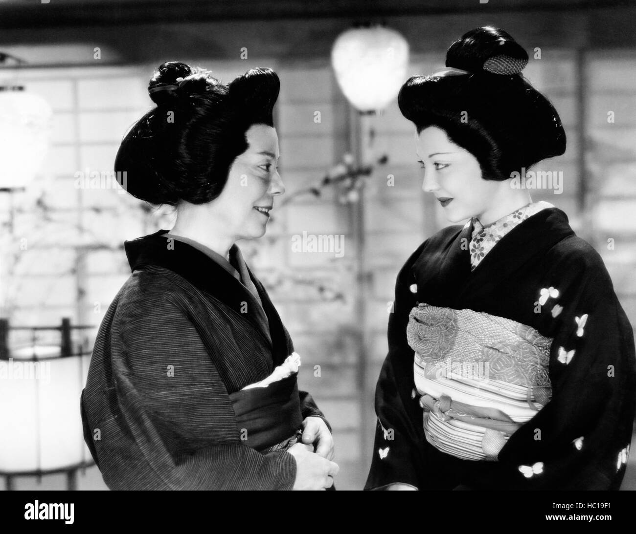 MADAME BUTTERFLY, from left: Louise Carter, Sylvia Sidney, 1932 Stock ...