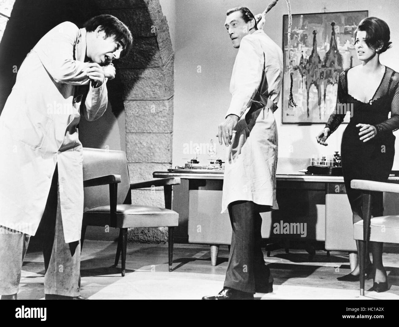 MADAME DEATH, (aka LA SENORA MUERTE), John Carradine (center), Regina Torne  (right), 1969 Stock Photo - Alamy, image size:1300x1066