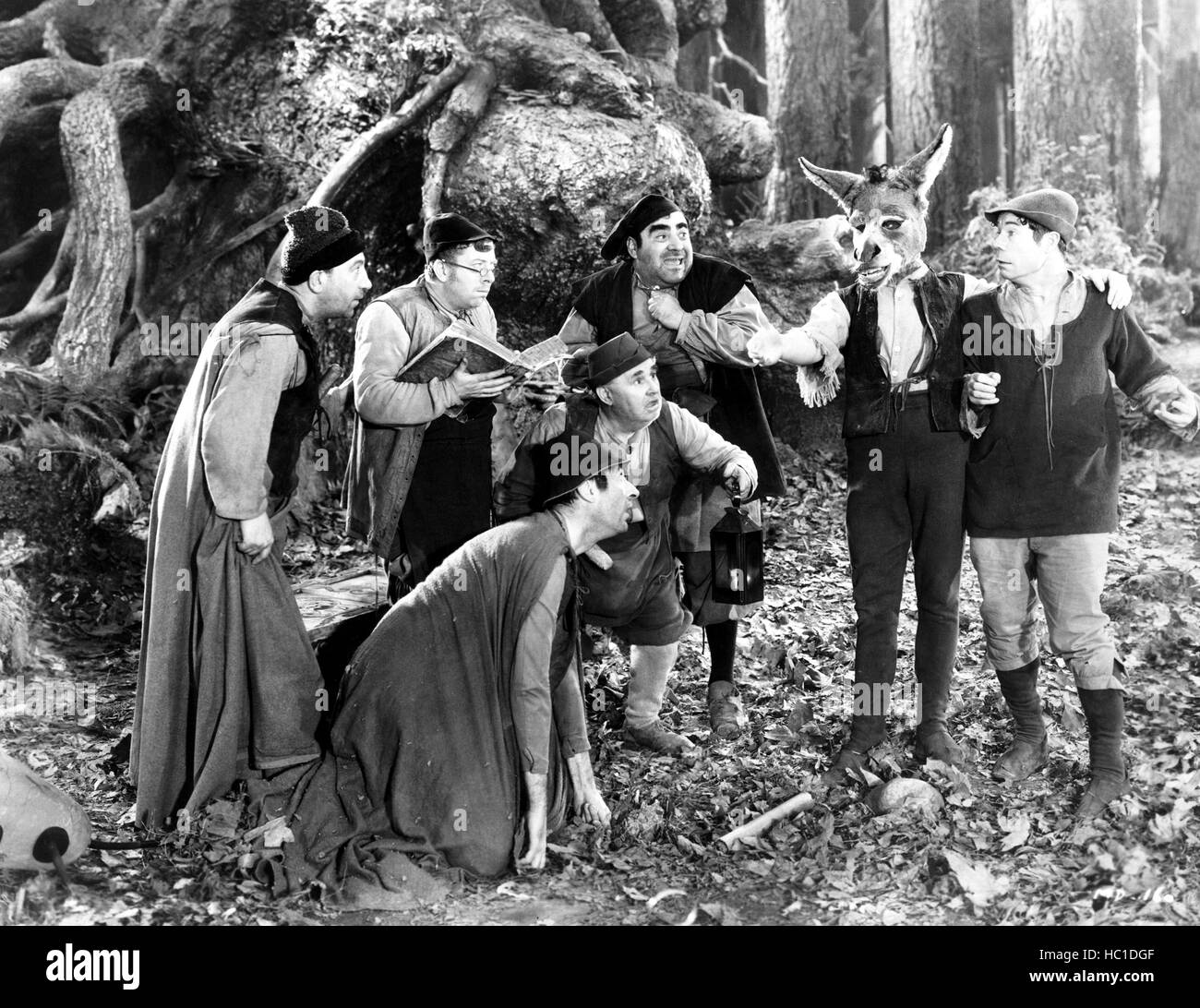 A MIDSUMMER NIGHT'S DREAM, James Cagney (with donkey head) and Joe E ...