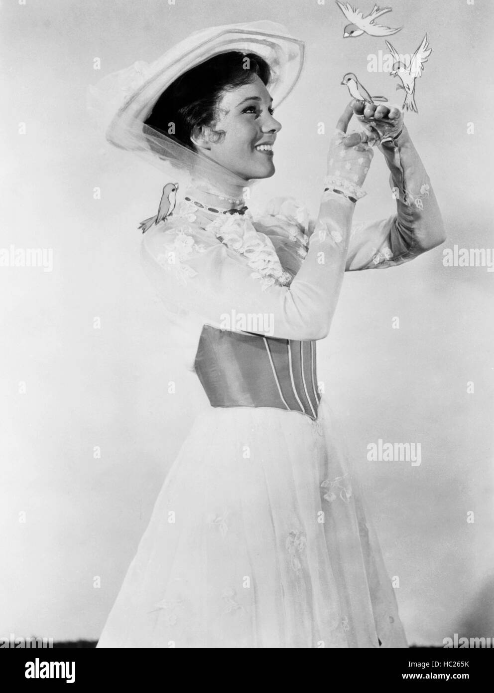 MARY POPPINS, Julie Andrews, 1964 Stock Photo - Alamy