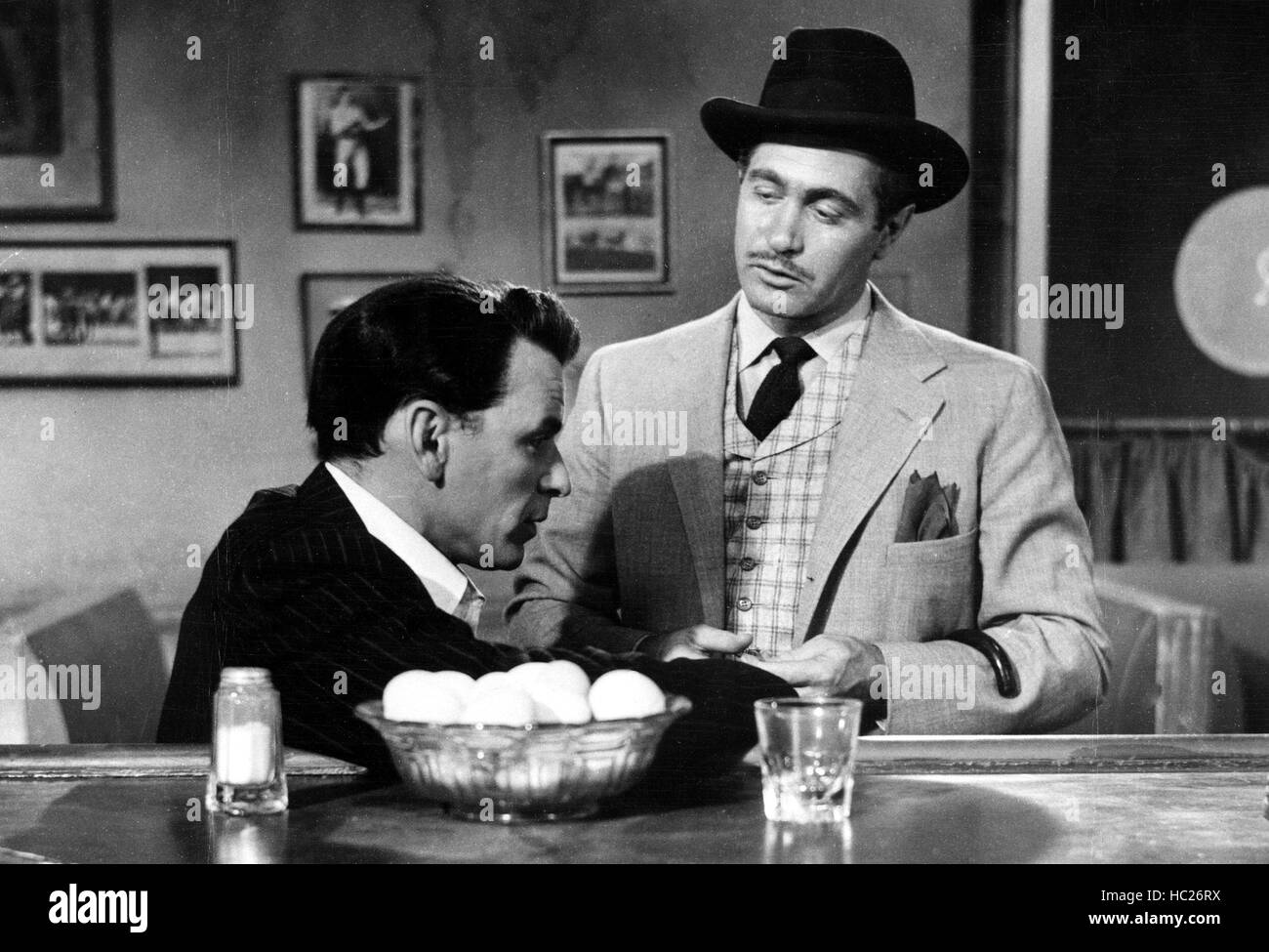 THE MAN WITH THE GOLDEN ARM, Frank Sinatra, Darren McGavin, 1955 Stock