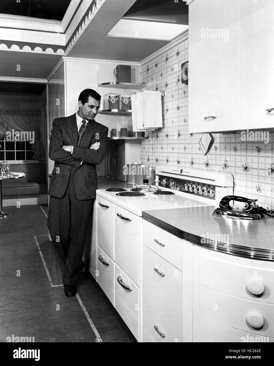 MR. BLANDINGS BUILDS HIS DREAM HOUSE, Cary Grant, 1948 Stock Photo - Alamy