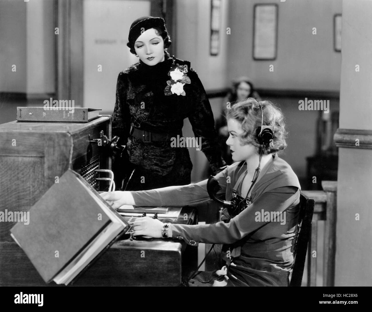 MISLEADING LADY, Claudette Colbert (standing), 1932 Stock Photo Alamy