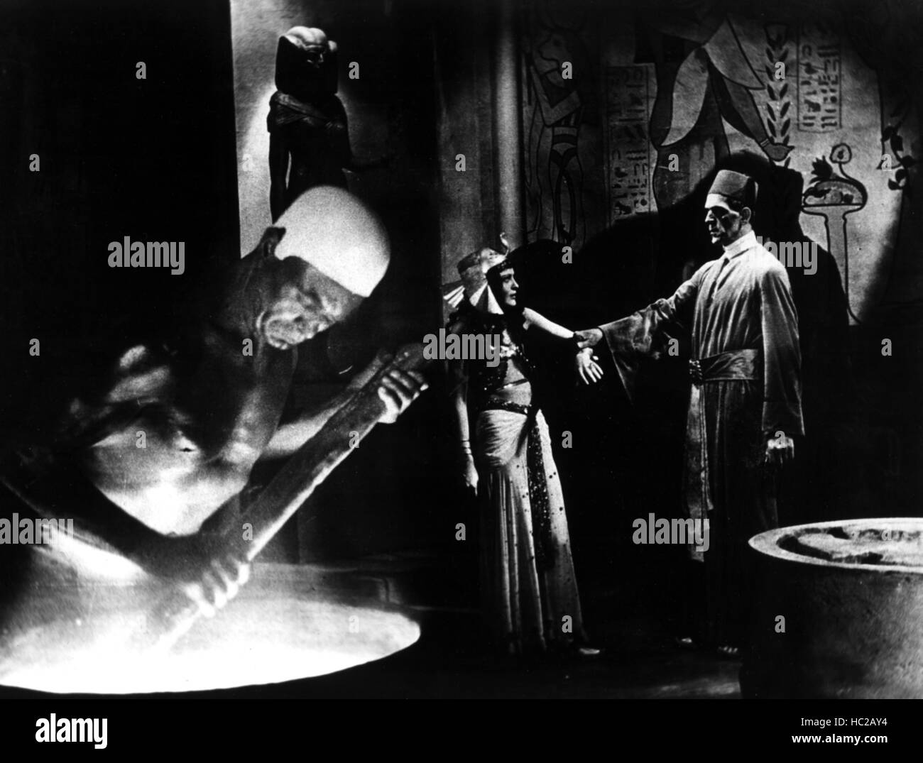 THE MUMMY, Zita Johann, Boris Karloff, 1932 Stock Photo - Alamy