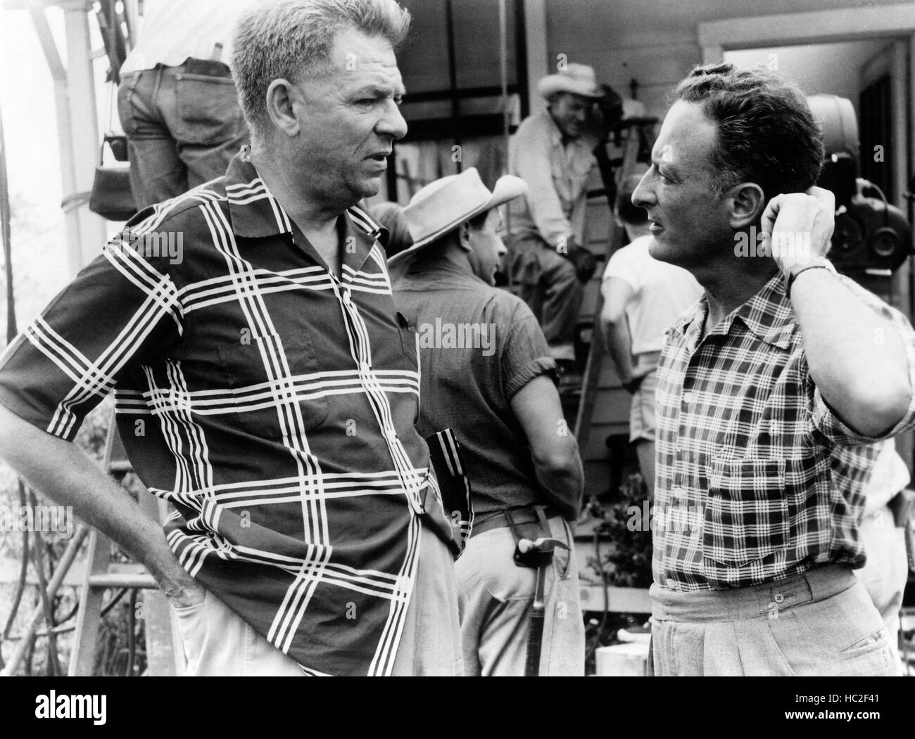 OKLAHOMA!, Oscar Hammerstein II and Fred Zinnemann on set, 1955 Stock