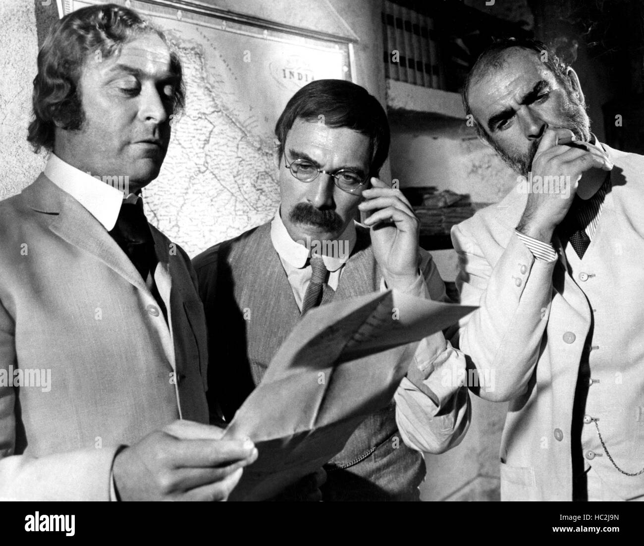 THE MAN WHO WOULD BE KING, Michael Caine, Christopher Plummer, Sean