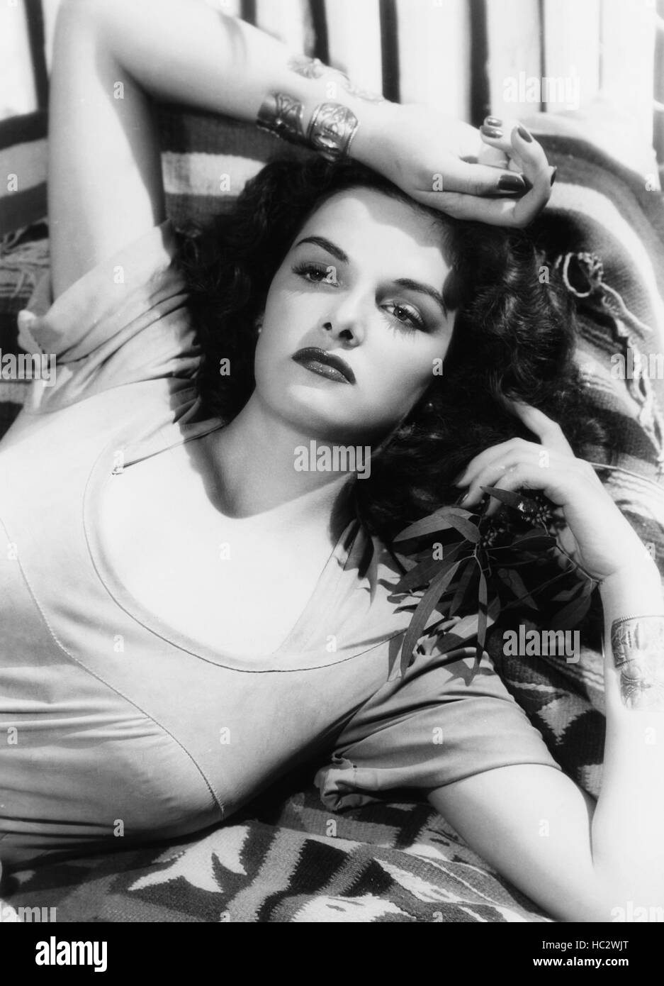 THE OUTLAW, Jane Russell, 1943 Stock Photo - Alamy