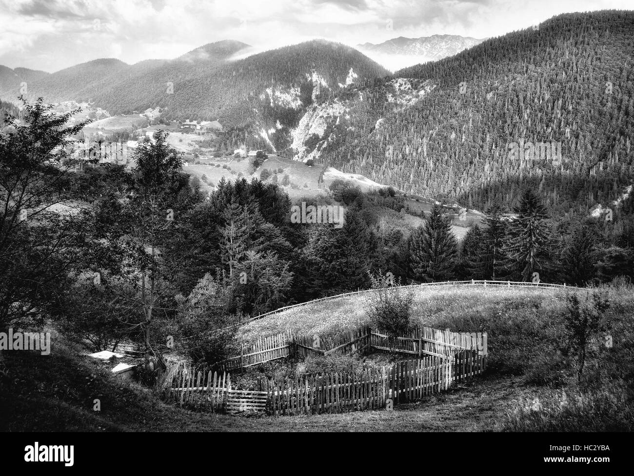 Black and white mountains hi-res stock photography and images - Alamy
