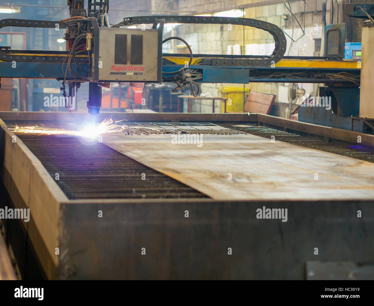 Plasma cutting hires stock photography and images Alamy