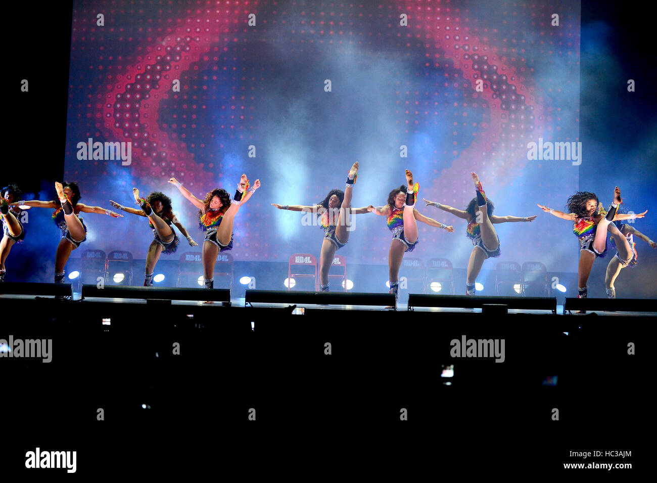 the dancing dolls tour