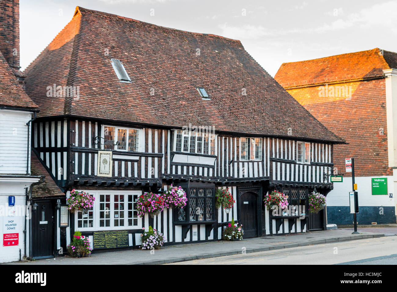 England, Tenterden. 16th century white plaster and black timber building. Wealden Hall House. Was the towns Great Hall, now 'Lemon Tree' restaurant. Stock Photo