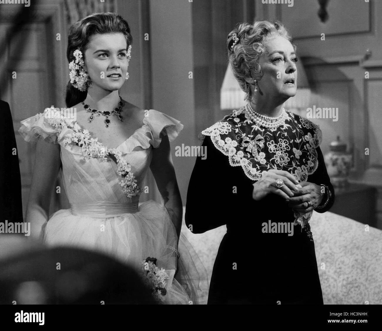 POCKETFUL OF MIRACLES, from left, AnnMargret, Bette Davis, 1961 Stock(02)
