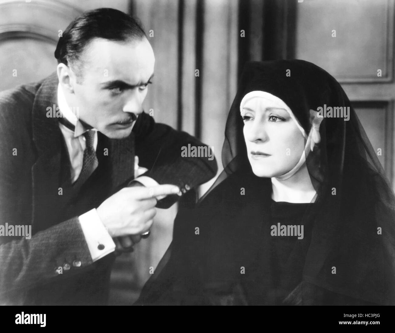 LE PROCES DE MARY DUGAN, (aka THE TRIAL OF MARY DUGAN), from left