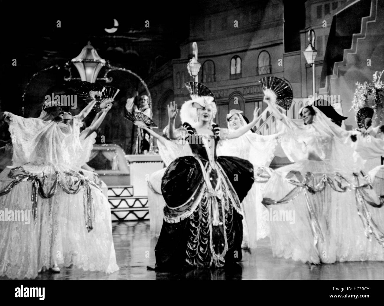 QUEEN OF HEARTS, Gracie Fields (center), 1936 Stock Photo - Alamy