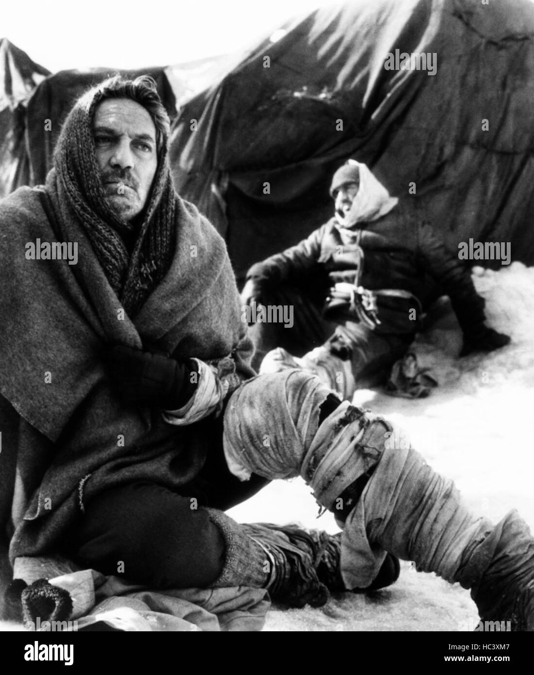 THE RED TENT, (aka KRASNAYA PALATKA), Peter Finch, 1969 Stock Photo Alamy