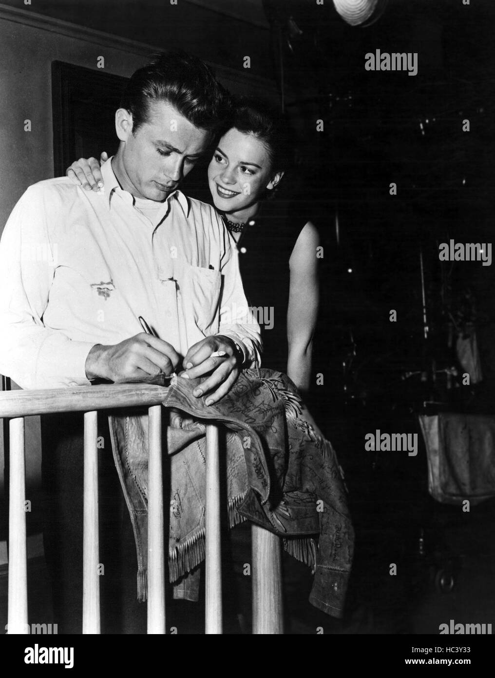 REBEL WITHOUT A CAUSE, James Dean, Natalie Wood, on-set, 1955 Stock ...