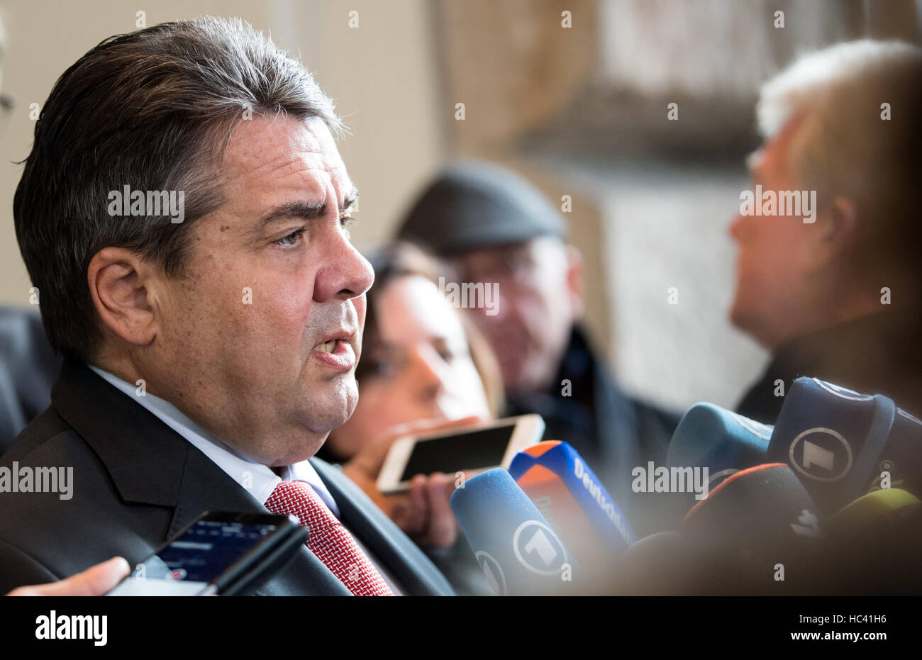 Berlin, Germany. 7th Dec, 2016. SPD leader and German Economy Minister Sigmar Gabriel (SPD) speaking about the decision made on dual citizenship at the CDU party conference in Berlin, Germany, 7 December 2016. Following an intense debate at its party conference, the CDU wants to annul the compromise made with the SPD on the issue of dual citizenship. Photo: Bernd von Jutrczenka/dpa/Alamy Live News Stock Photo