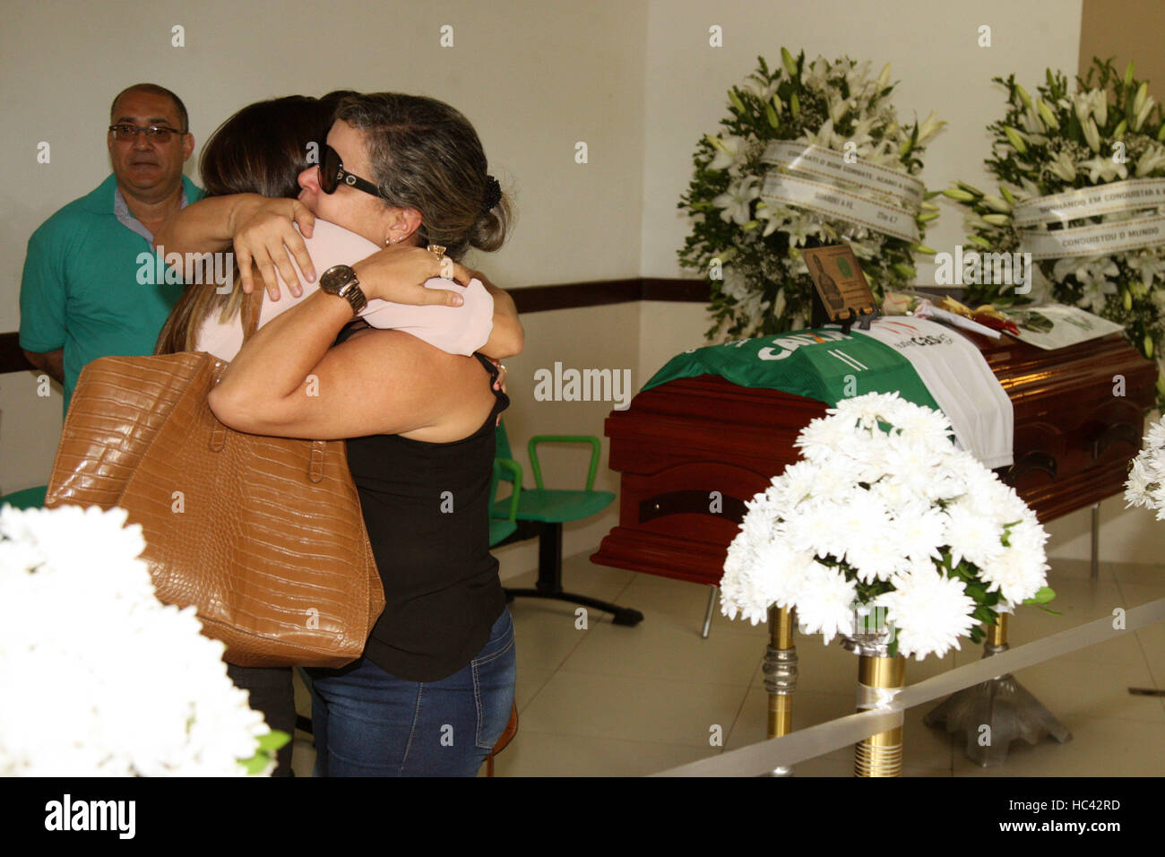 SALVADOR, BA - 04.12.2016: VELORIO DE ANANIAS JOGADOR CHAPECO - Eloi Castro Monteiro Ananias, player Chapecoense and killed in the plane crash. Veiled in the cemetery Garden Saldades in Salvador, where he received tributes from friends and family, fans, former players and directors of Bahia, which he joined at 14 years of age on the basis of division. He died at 27 and leaves the widow, Barbara Monteiro, and 5 year old son. Born in Sao Luis do Maranhao, and based in Salvador, where he married, had family and professional football career. His body will be cremated this Monday, 05/12/2016 at Cre Stock Photo