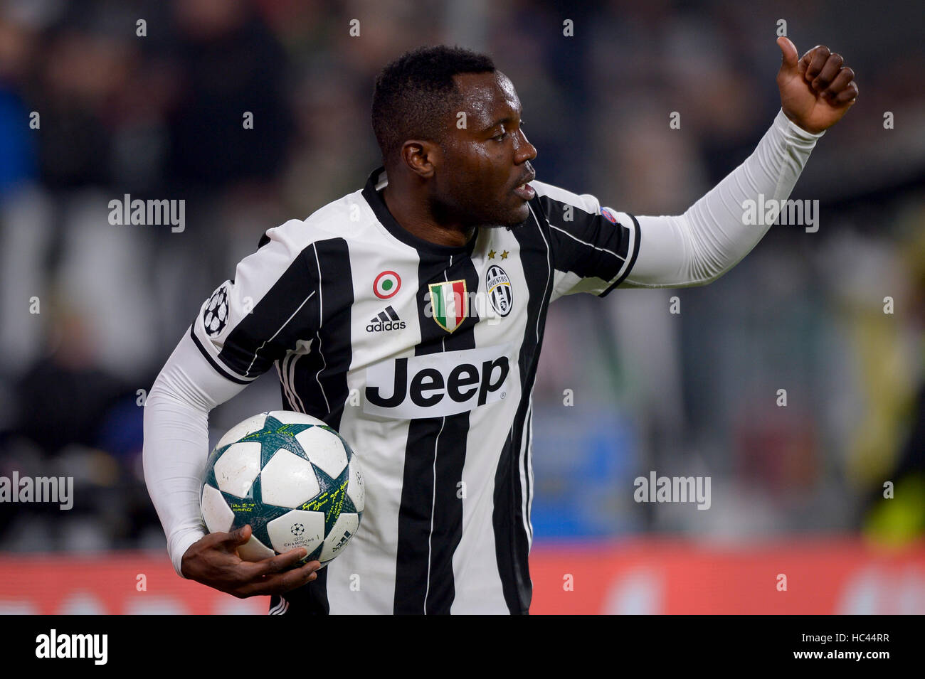 Turin, Italy. 7th Dec, 2016. Kwadwo Asamoah of Juventus FC gestures during the UEFA Champions League Group H football match between Juventus FC and GNK Dinamo Zagreb. Credit:  Nicolò Campo/Alamy Live News Stock Photo