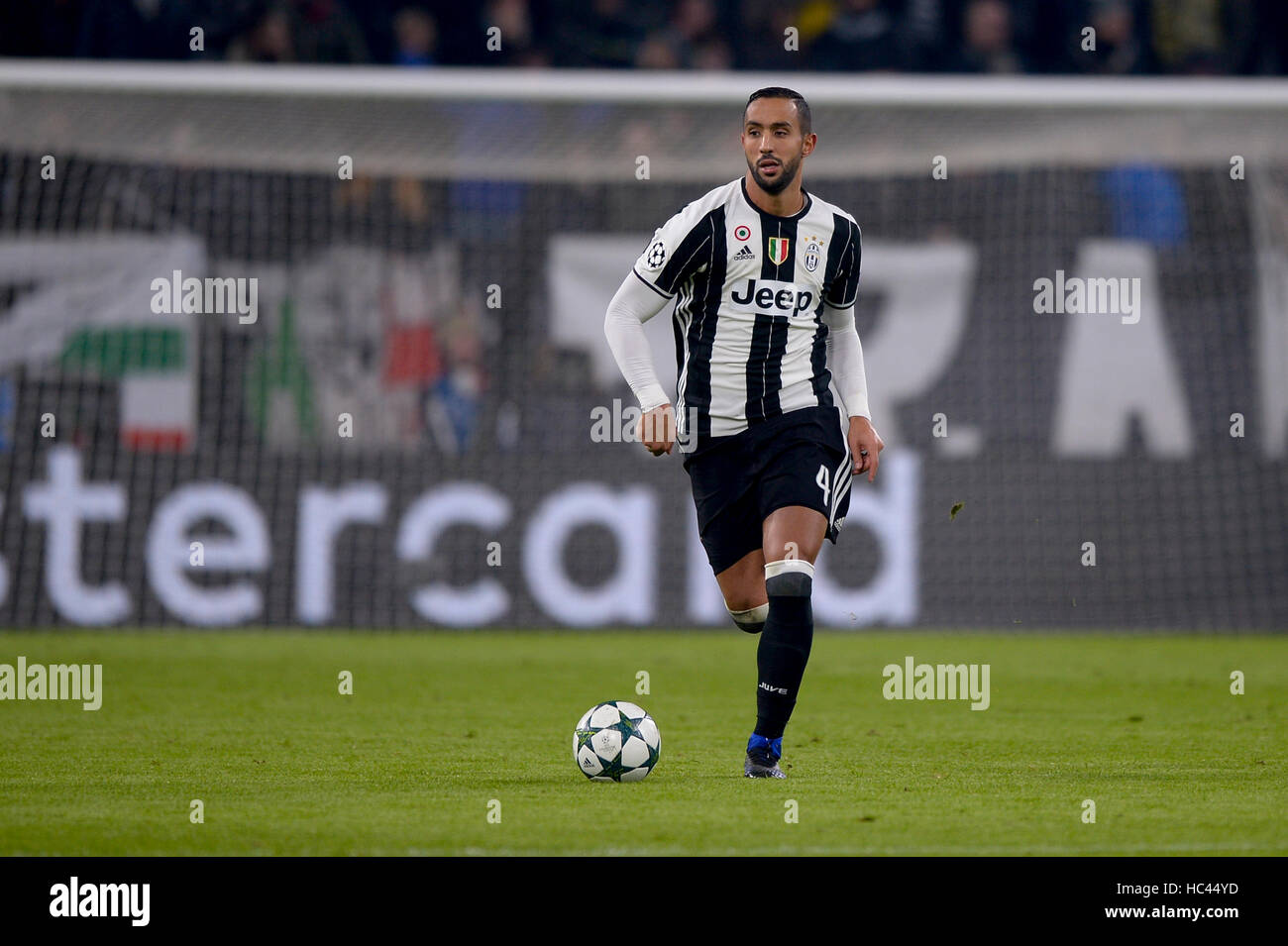 Turin, Italy. 7th Dec, 2016. Medhi Benatia of Juventus FC in action during the UEFA Champions League Group H football match between Juventus FC and GNK Dinamo Zagreb. Credit:  Nicolò Campo/Alamy Live News Stock Photo