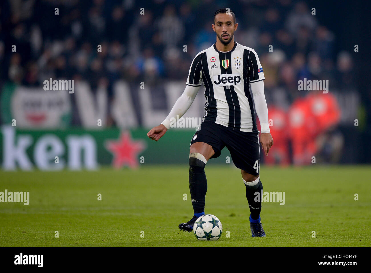 Turin, Italy. 7th Dec, 2016. Medhi Benatia of Juventus FC in action during the UEFA Champions League Group H football match between Juventus FC and GNK Dinamo Zagreb. Credit:  Nicolò Campo/Alamy Live News Stock Photo