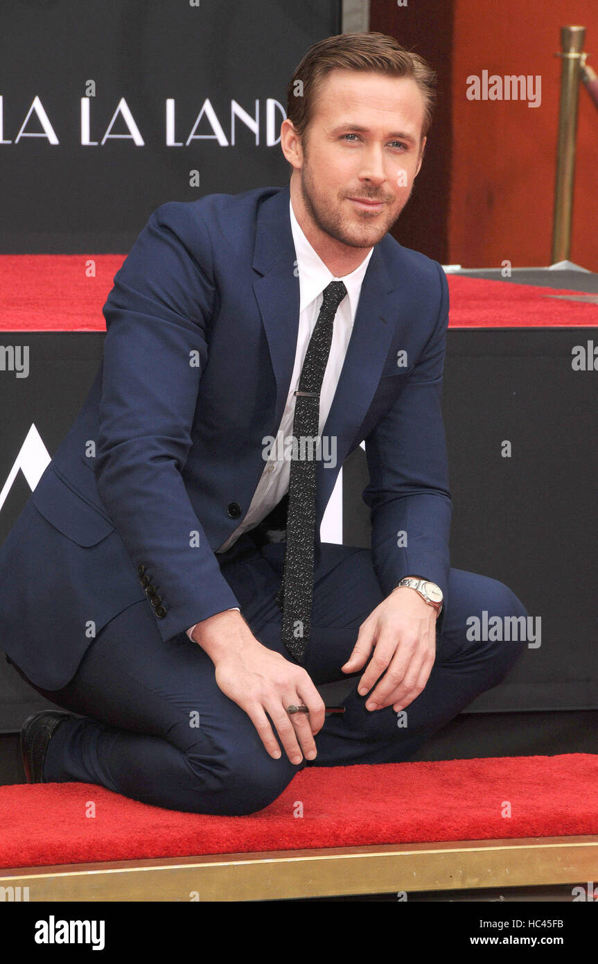 Los Angeles, California, USA. 7th Dec, 2016. December 7th 2016 - Los Angeles California USA - Actor RYAN GOSLING at the Hand & Footprint Ceremony for the Film LALA Land held at TCL Chinese Theater, Hollywood, Los Angeles CA Credit:  Paul Fenton/ZUMA Wire/Alamy Live News Stock Photo