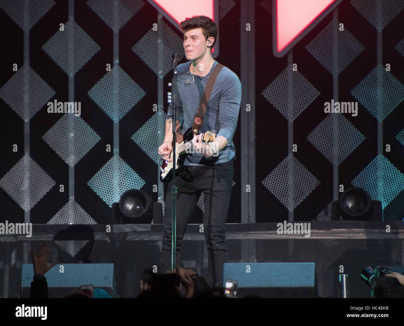 Philadelphia, Pennsylvania, USA. 7th Dec, 2016. SHAWN MENDES