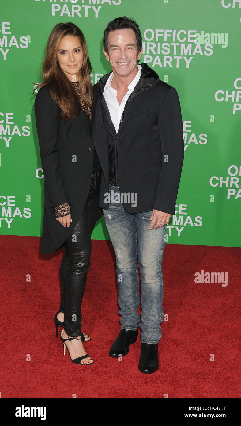 Los Angeles, California, USA. 7th Dec, 2016. December 7th 2016 - Los Angeles California USA - Producer JEFF PROBST, LISA ANN RUSSELL at the ''Office Christmas Party'' Premiere held at the Regency Village Theater, Westwood, Los Angeles CA Credit:  Paul Fenton/ZUMA Wire/Alamy Live News Stock Photo