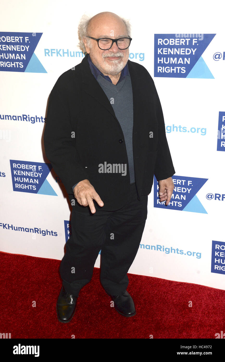 New York, USA. 06th Dec, 2016. Danny DeVito at the Ripple of Hope Awards 2016 at New York Hilton Midtown. New York, 06.12.2016 | Verwendung weltweit © dpa/Alamy Live News Stock Photo