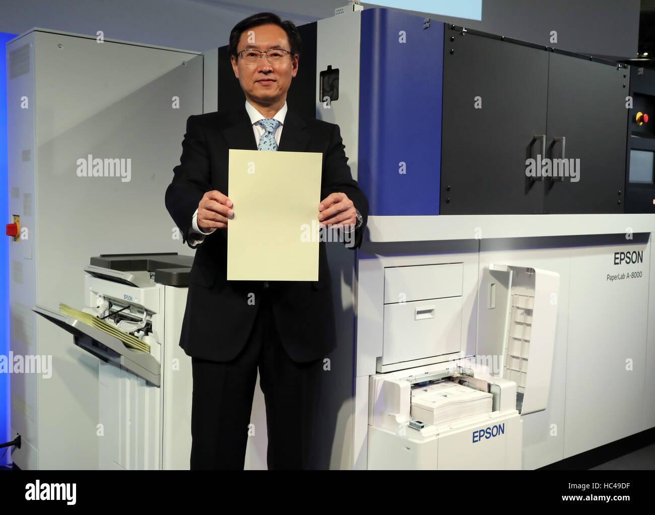 Papermaking machine hires stock photography and images Alamy