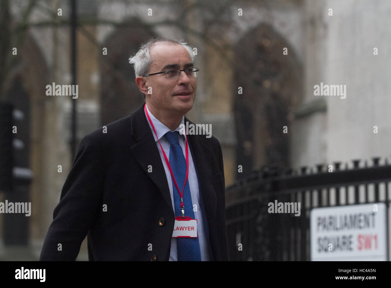 London UK. 8th December 2016. Lord Pannick QC for Gina Miller arrives at the Supreme Court on the final day of deliberations as the government seeks to overturn the High Court ruling  on whether parliament should debate Article 50 to allow Britain to leave the European Union. Gina Miller is the lead claimant who won the case at the High Court in November in the legal fight to get Parliament to vote on whether the UK can start the process of leaving the EU. Credit:  amer ghazzal/Alamy Live News Stock Photo