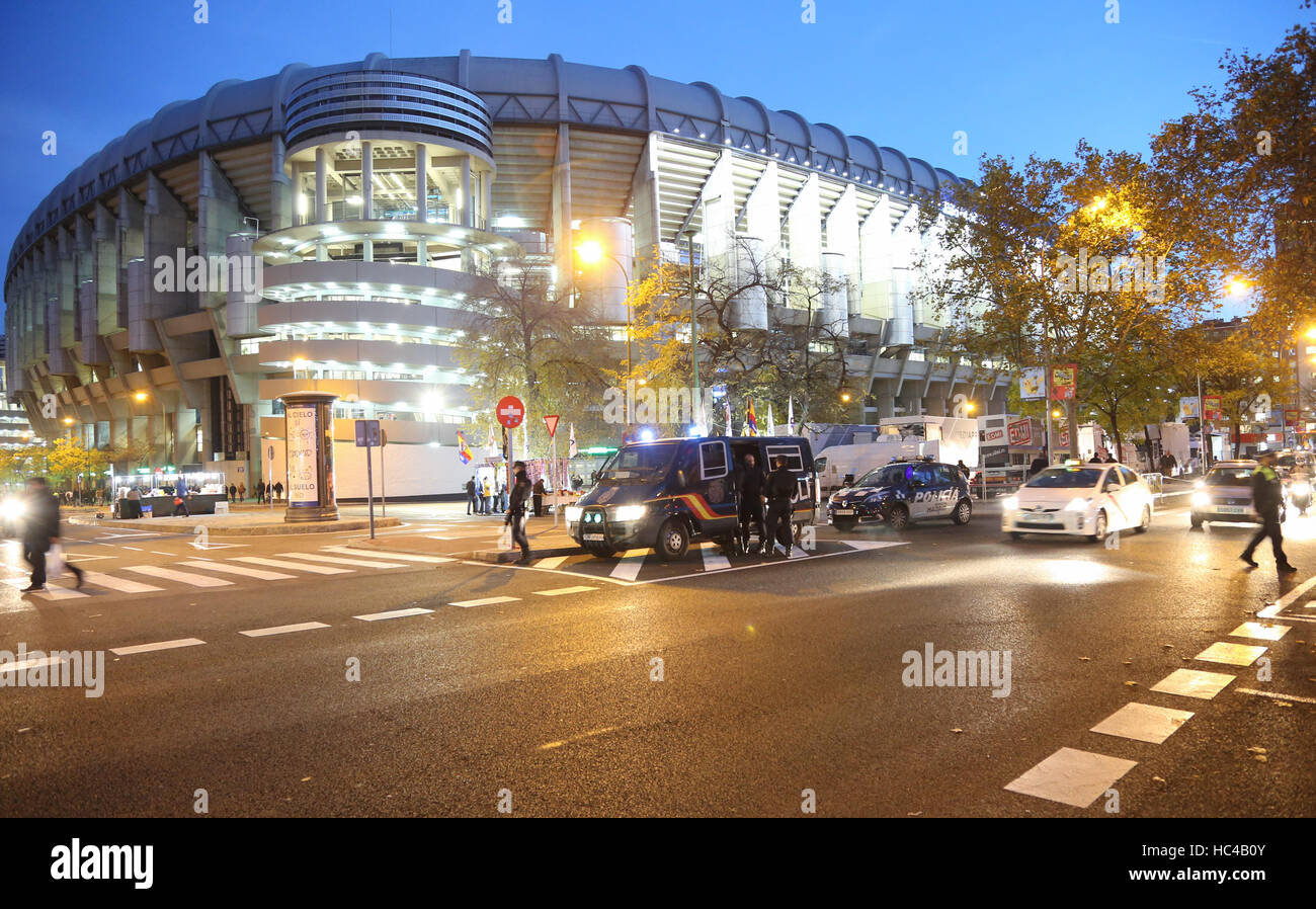Madrid, Spain. 7th Dec, 2016. Police outside the stadium for the Champions League football match between Real Madrid and Borussia Dortmund at the Santiago Bernabeu stadium in Madrid, Spain, 7 December 2016. Photo: Friso Gentsch/dpa/Alamy Live News Stock Photo