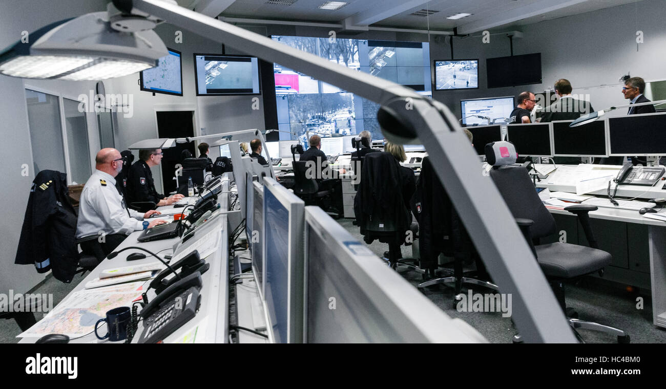 Operational Headquarters Hamburg, Germany. 8th Dec, 2016. Police operational headquarters, from ...