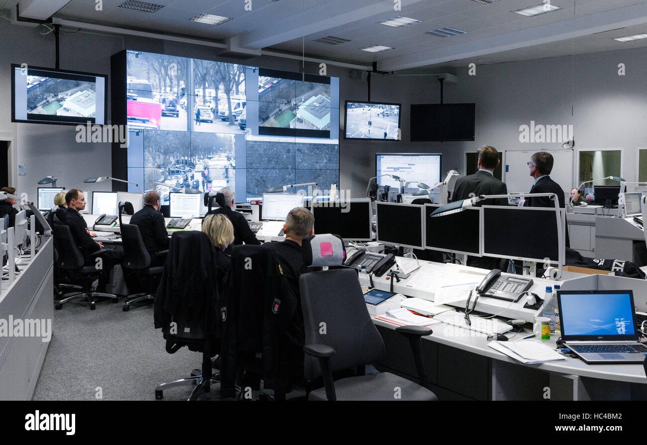 Hamburg, Germany. 8th Dec, 2016. Police operational headquarters, from which security measures for the meeting of the OSCE ministerial council are being coordinated, pictured at the police headquarters in Hamburg, Germany, 8 December 2016. Photo: Markus Scholz/dpa/Alamy Live News Stock Photo