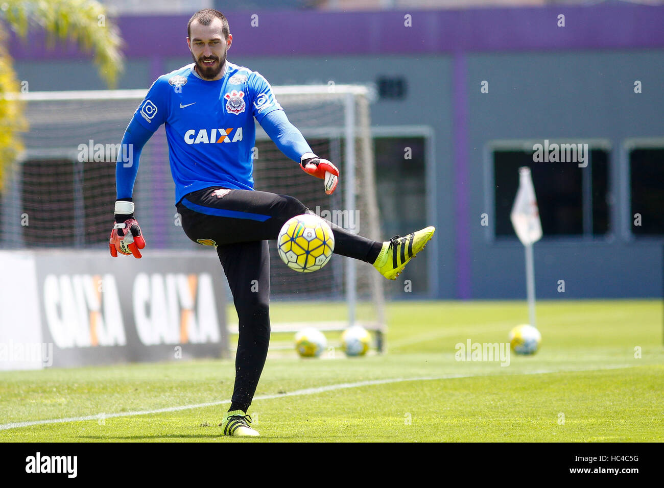 SÃO PAULO, SP - 08.12.2016: TREINO DO CORINTHIANS - Walter during the ...