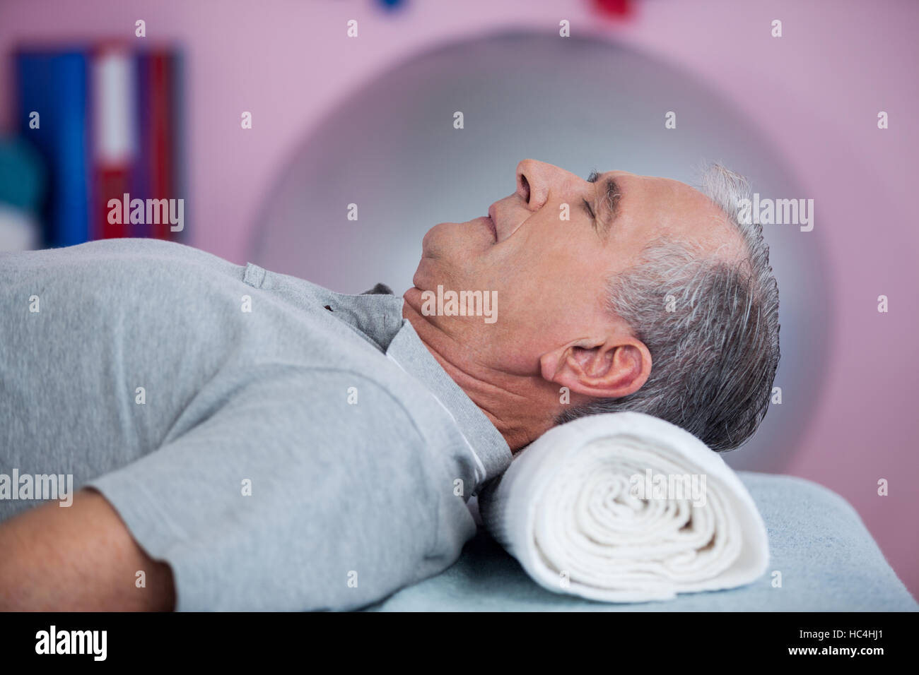 Massage bed hires stock photography and images Alamy