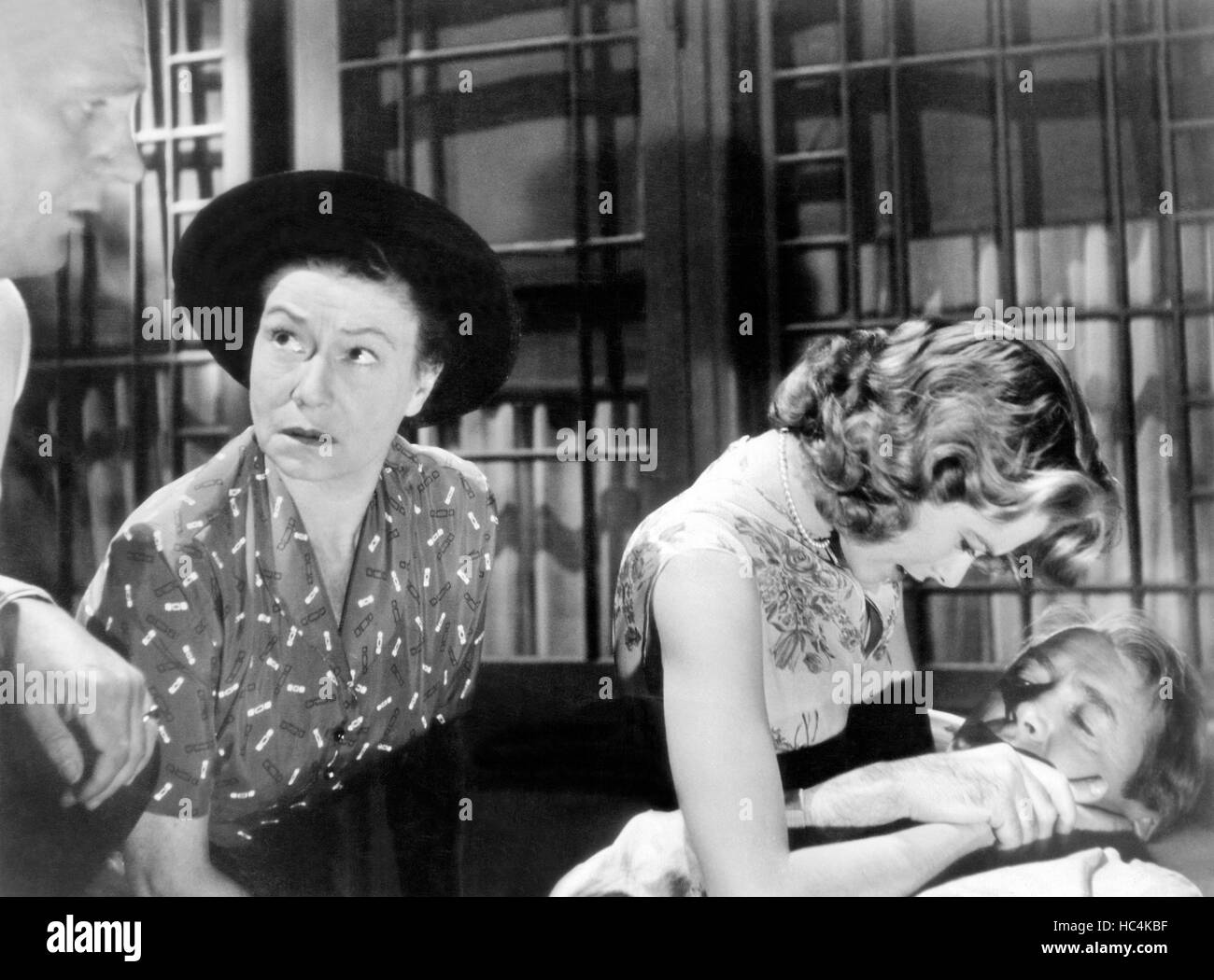 REAR WINDOW, from left, Wendell Corey, Thelma Ritter, Grace Kelly ...