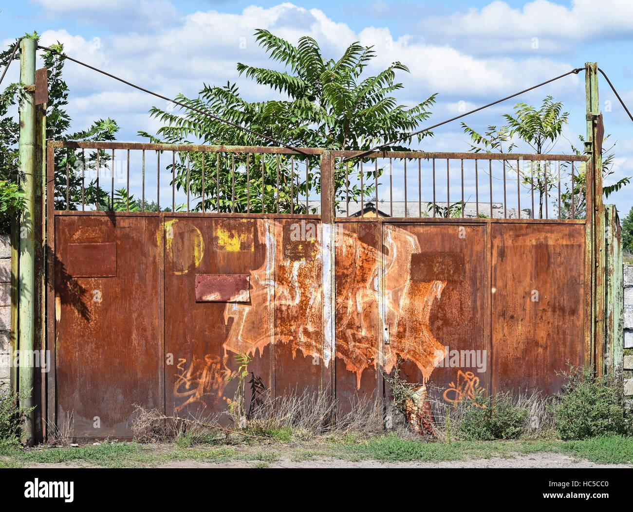 Rusty Front Building Rusty building gate hi-res stock photography and images - Alamy