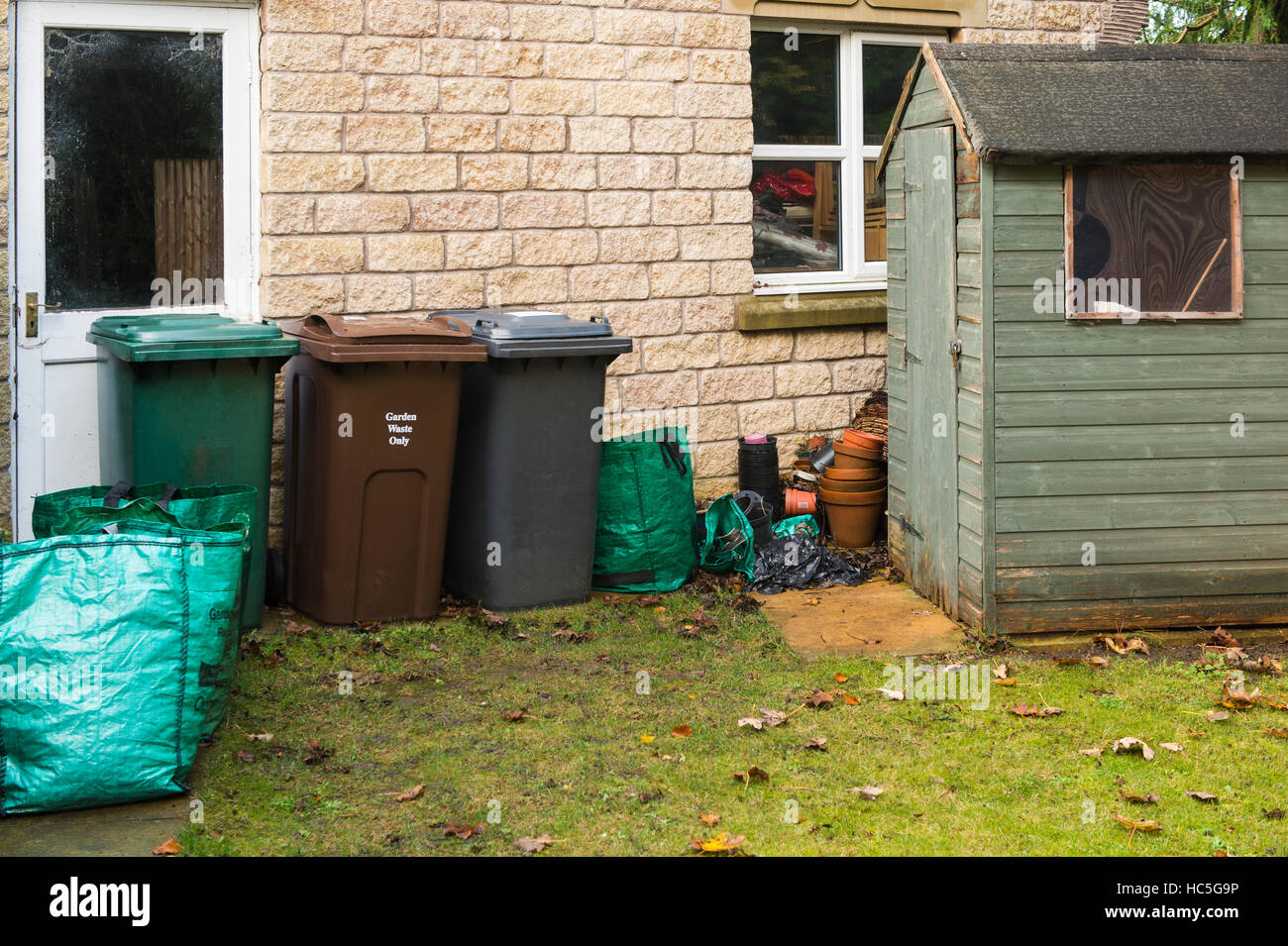 Dustbin lids hires stock photography and images Alamy